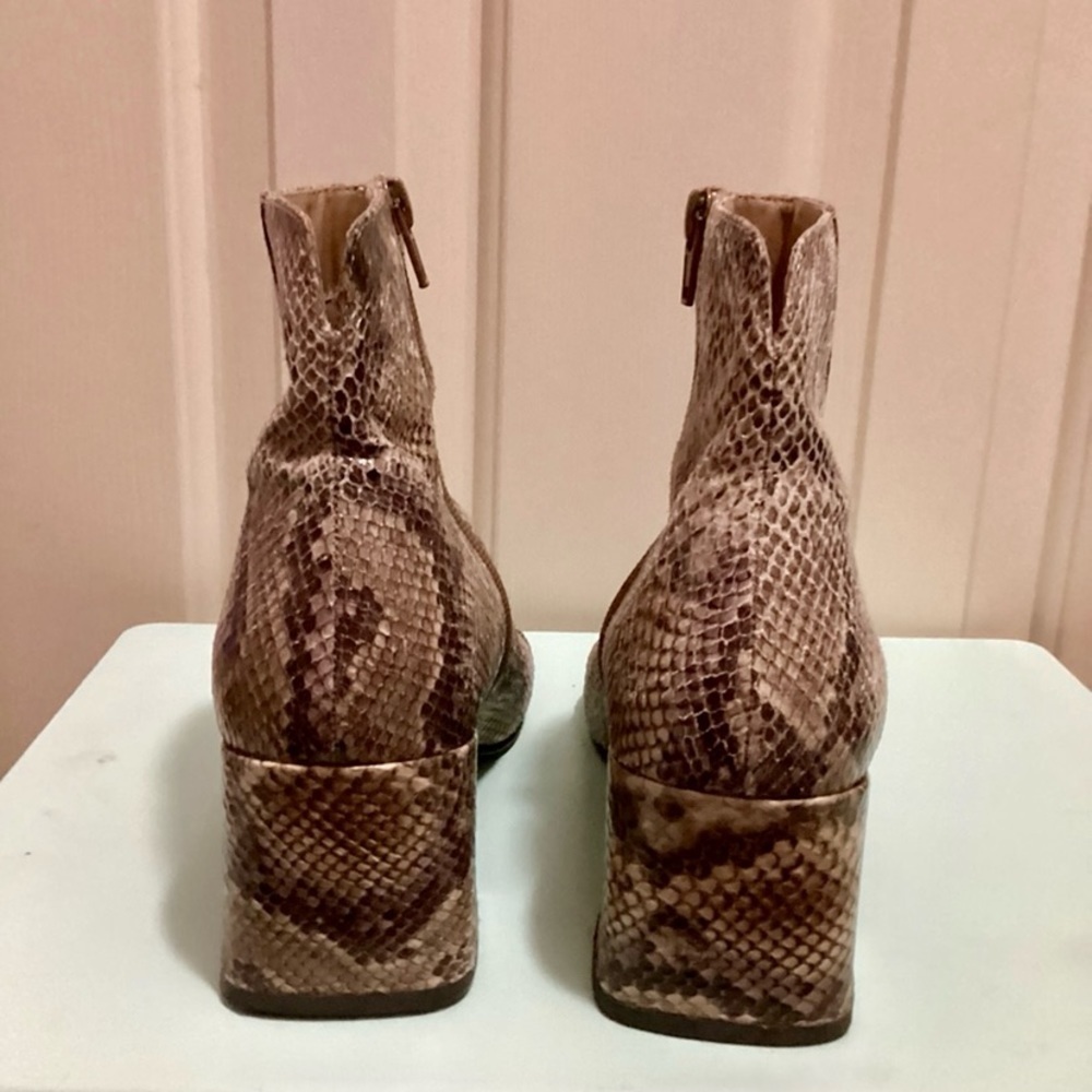Chinese Laundry Women’s Size 9 Block Heel Snake Skin Daria Ankle Booties EUC - Picture 10 of 11
